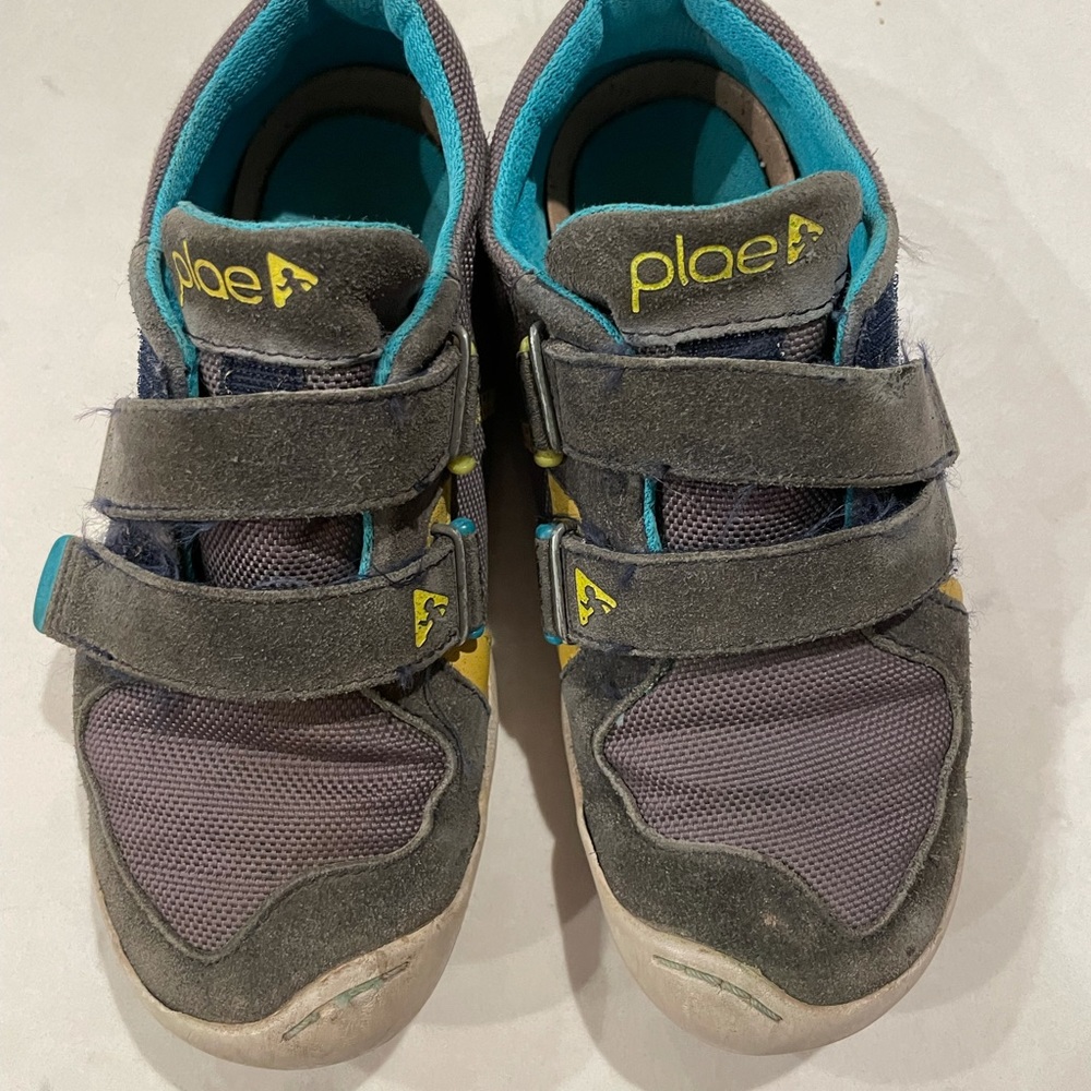 Boys plae size 13 shoes